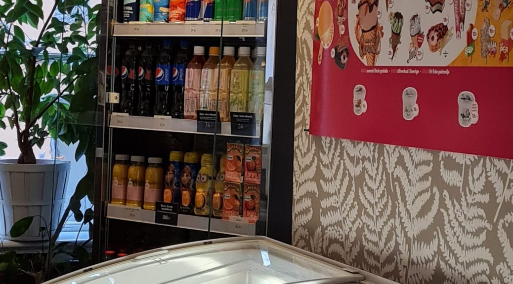Här har du frys för färdig glass man kan köpa på bageriet Brantingstorg Uppsala härligaste bageri. De har förutom glass även tårtor, kakor, fika och bullar på menyn.