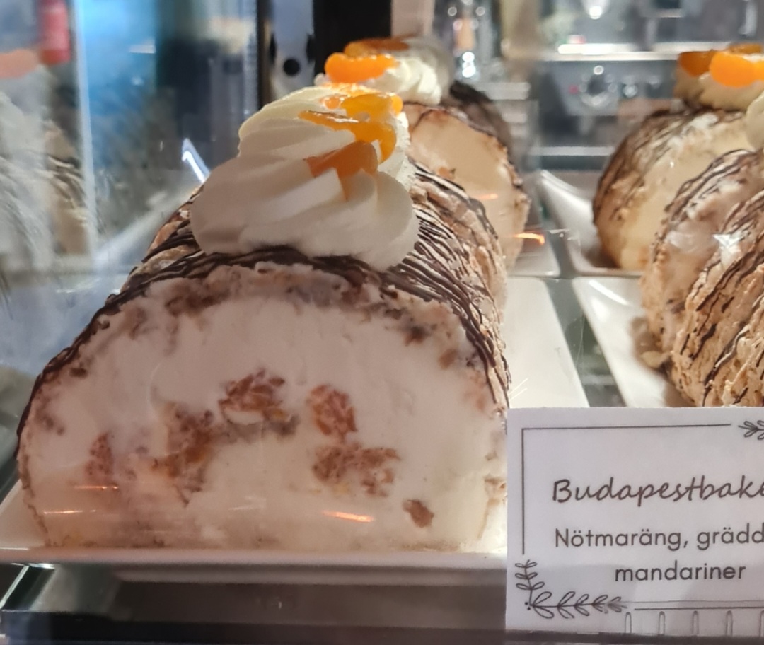 Här ser vi en god budapestbakelse med recept.