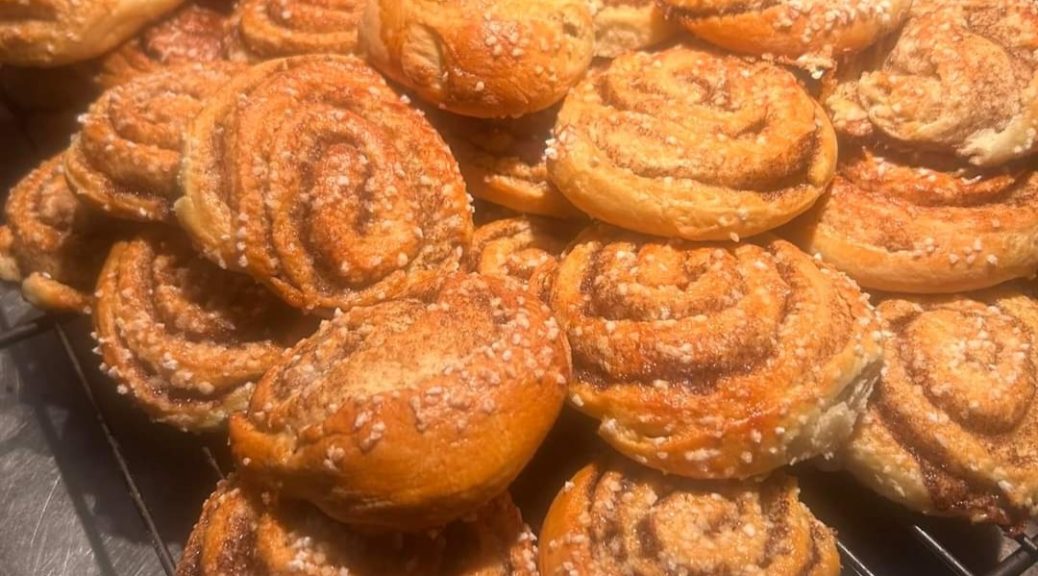 Tjäna pengar till klassen sälja lussebullar