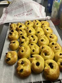 Baka saffransbullar till påsk